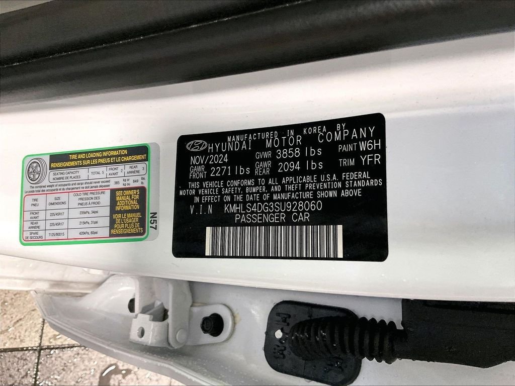 Certified 2025 Hyundai Elantra SEL FWD image 36