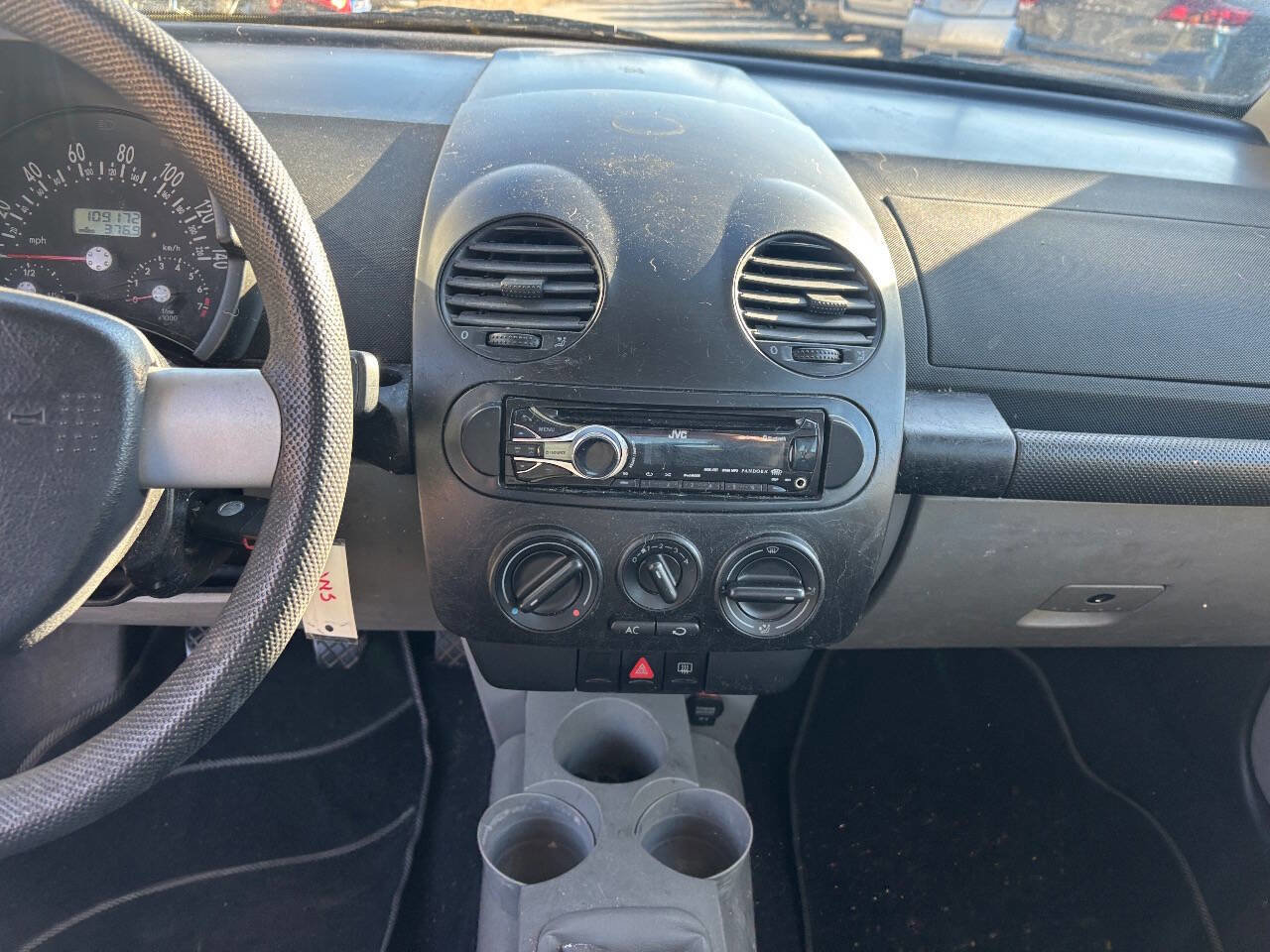 Used 2001 Volkswagen Beetle GL image 12