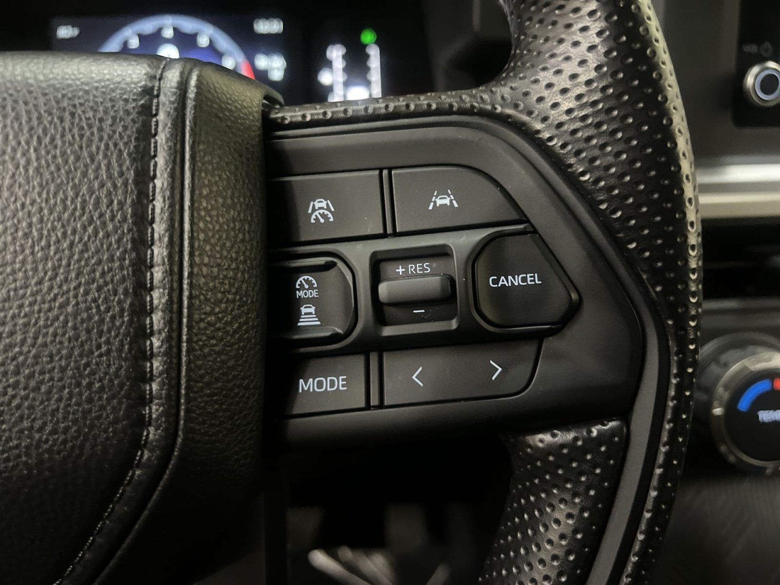 Used 2024 Toyota Tacoma SR5 AWD/4WD image 34