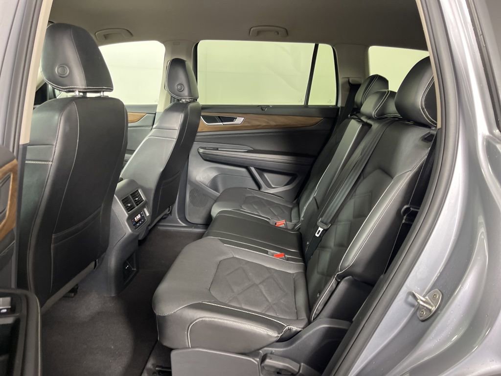 Used 2024 Volkswagen Atlas SE image 26