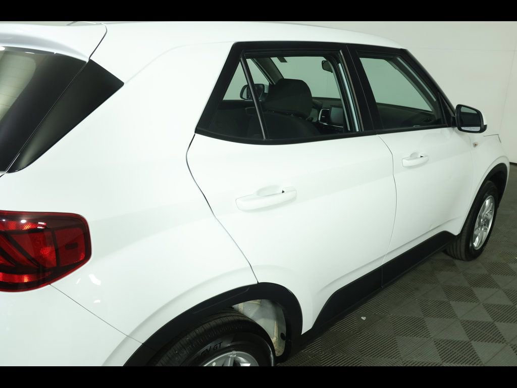 Used 2026 Hyundai Venue SE FWD image 19
