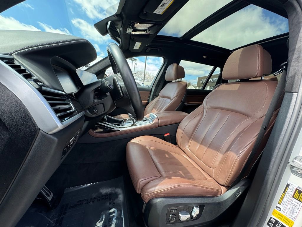 Used 2020 BMW X7 M50i w/ Executive Package image 22