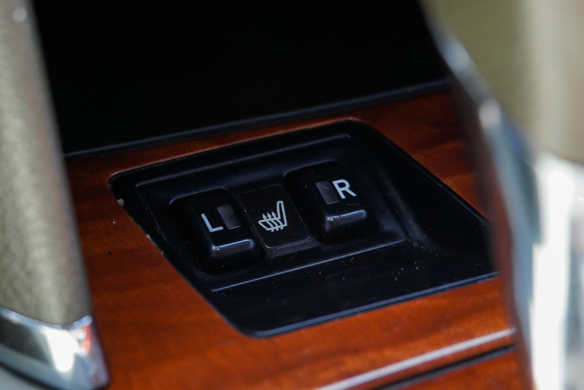 Used 2010 Toyota Camry XLE FWD image 37