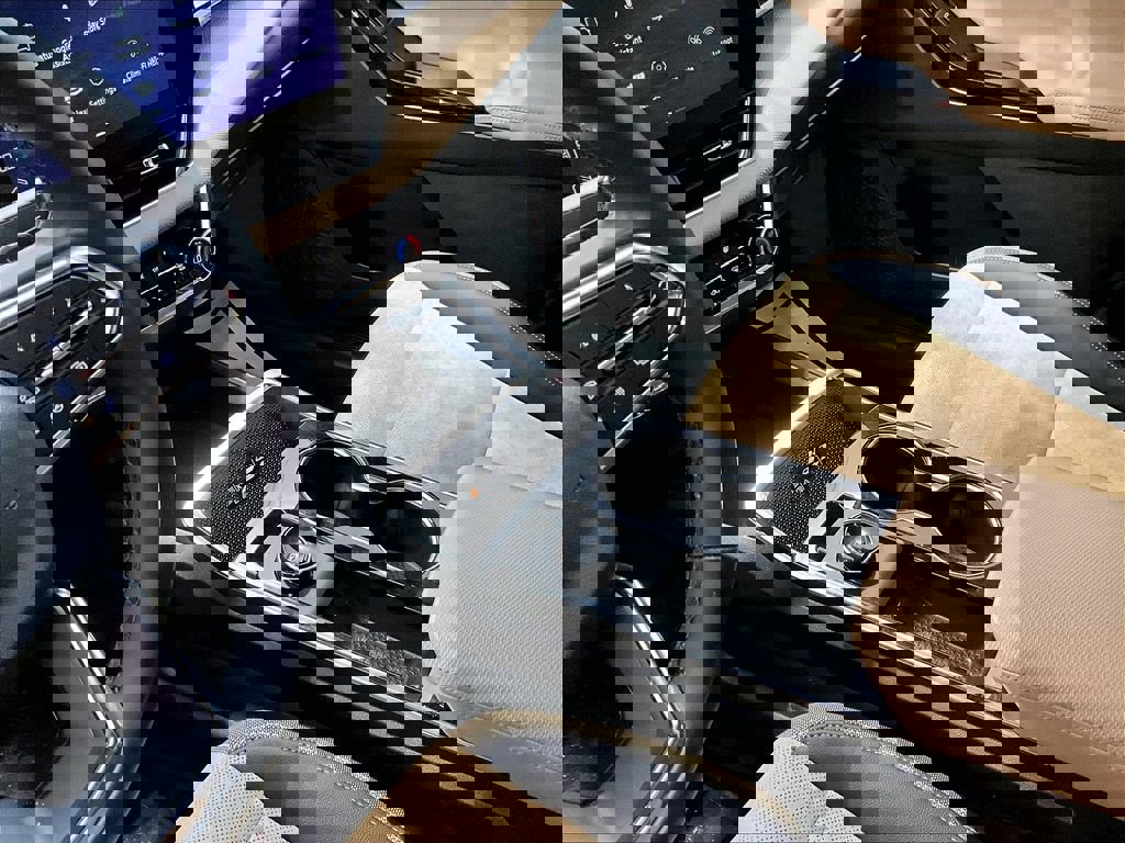 Used 2025 Chevrolet Equinox ACTIV w/ Safety and Technology Package AWD/4WD image 15