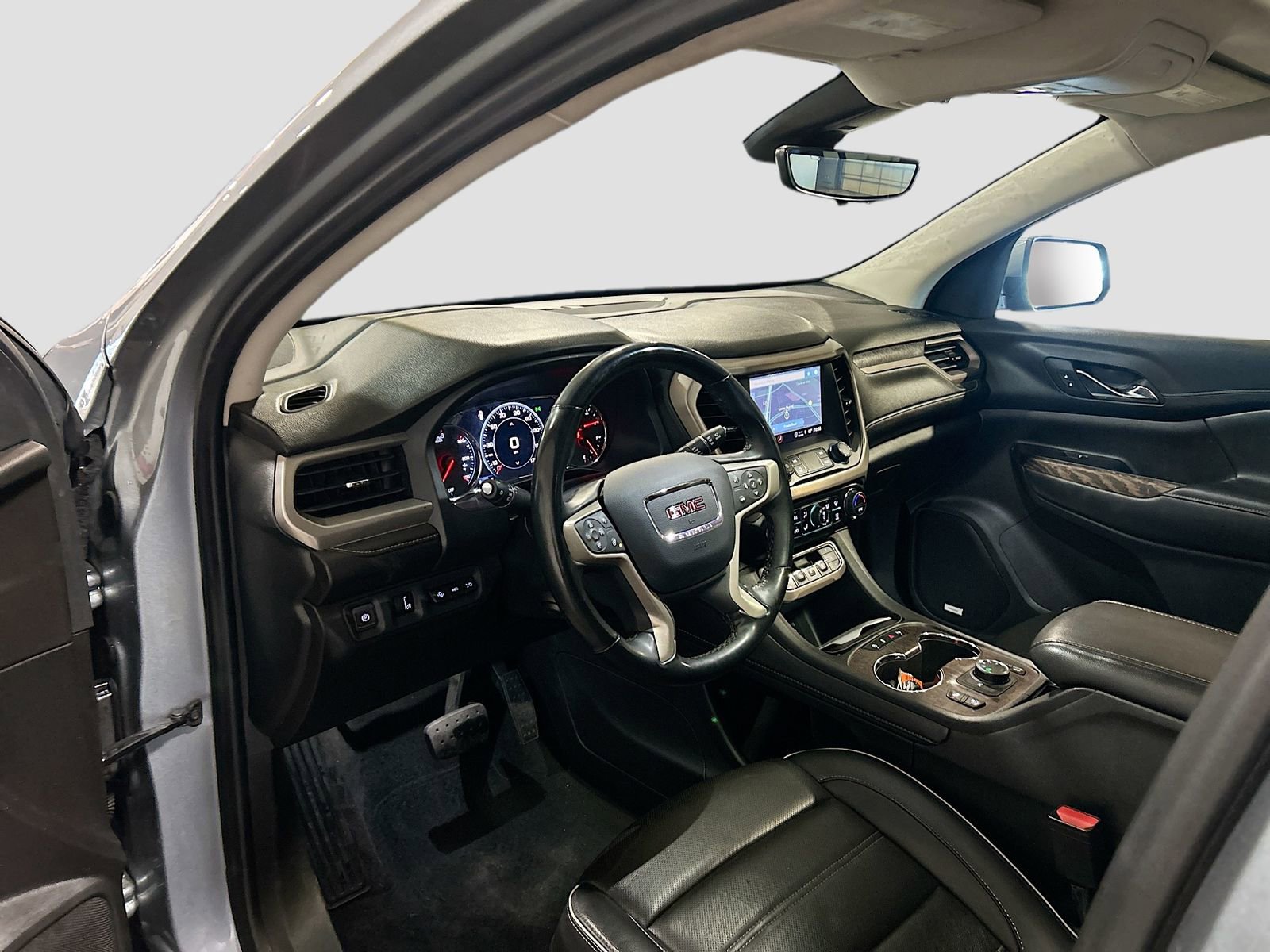 Used 2023 GMC Acadia Denali w/ Denali Technology Package AWD/4WD image 9