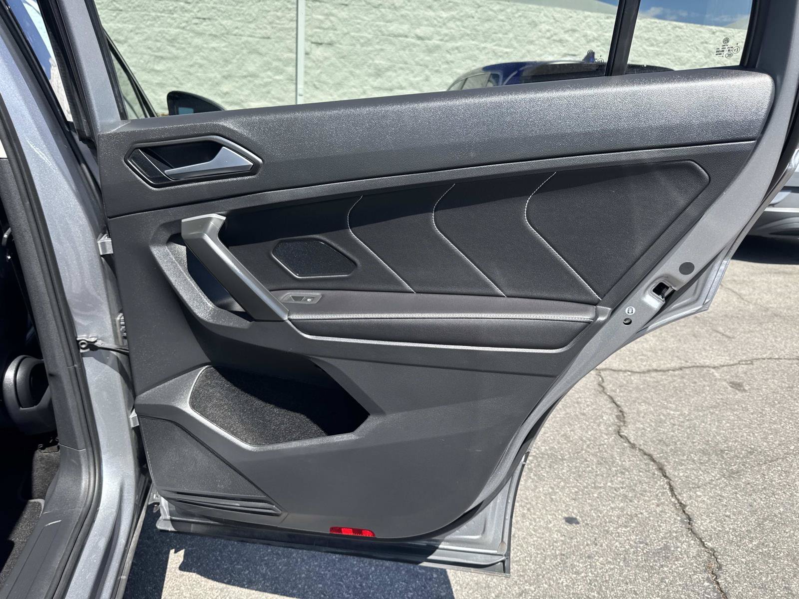 Certified 2024 Volkswagen Tiguan SE FWD image 30