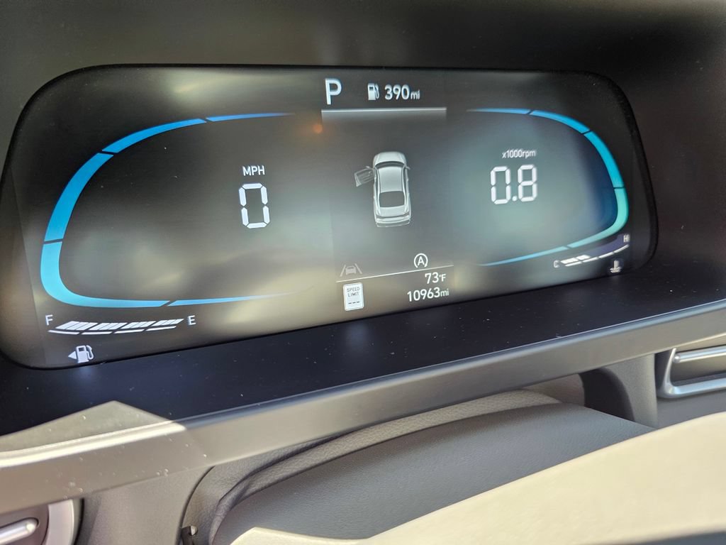 Certified 2025 Hyundai Elantra SE FWD image 28