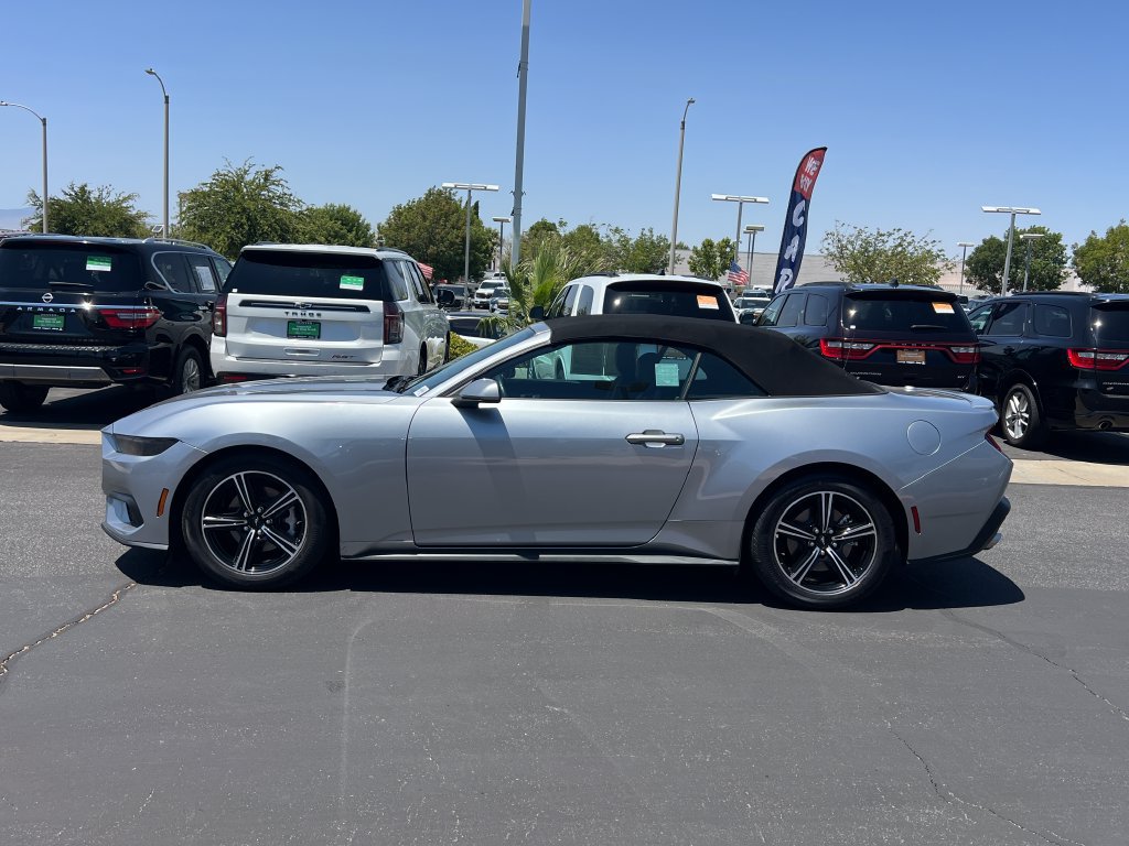 Used 2025 Ford Mustang Premium RWD image 3