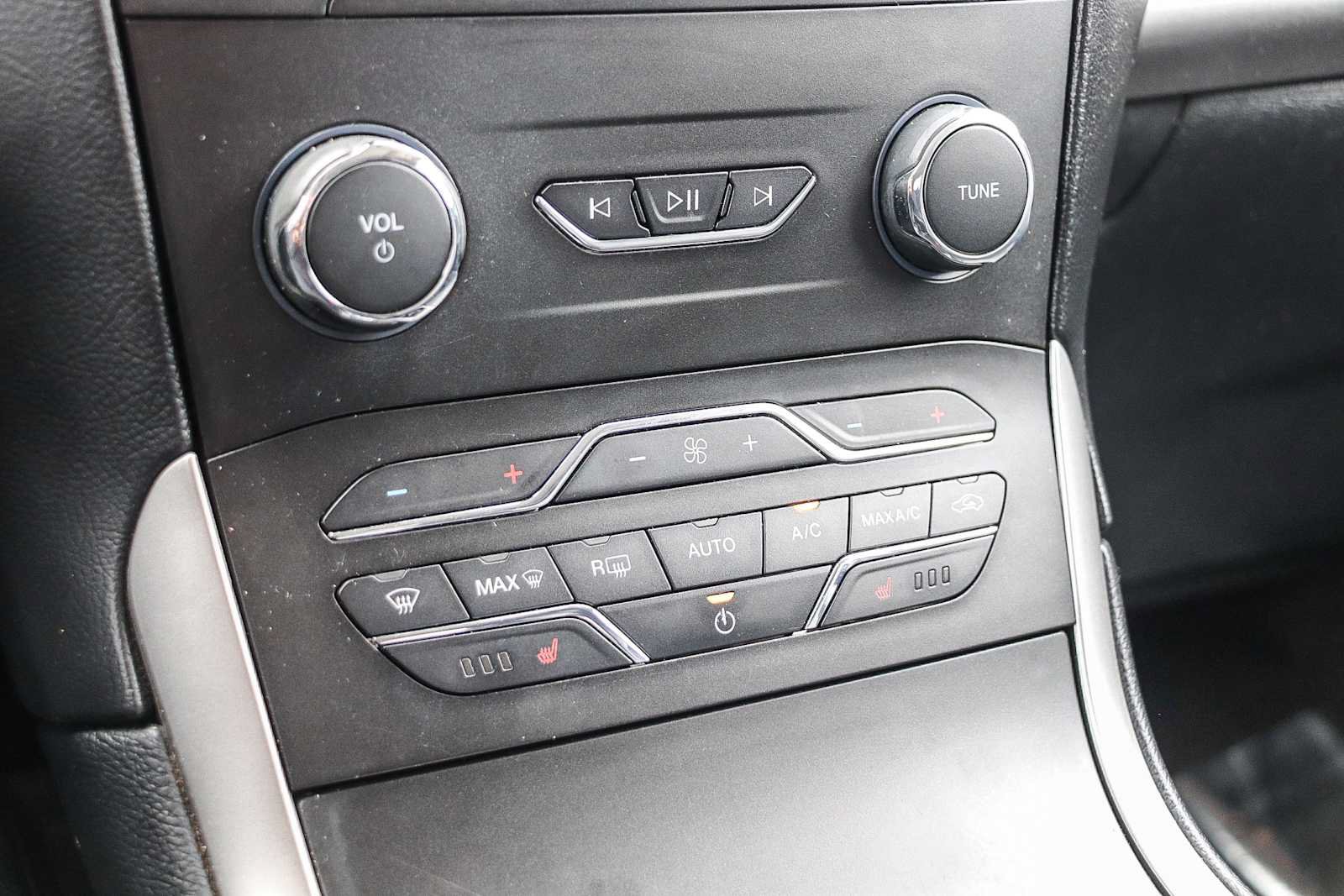 Used 2019 Ford Edge SEL w/ Equipment Group 201A FWD image 23