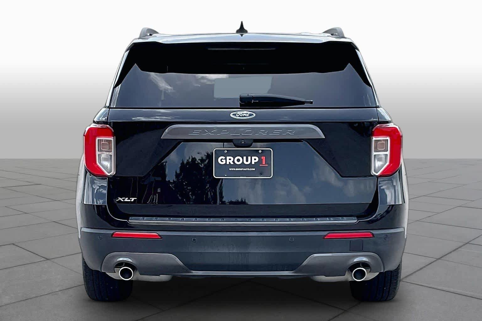 Used 2023 Ford Explorer XLT w/ Equipment Group 202A RWD image 5