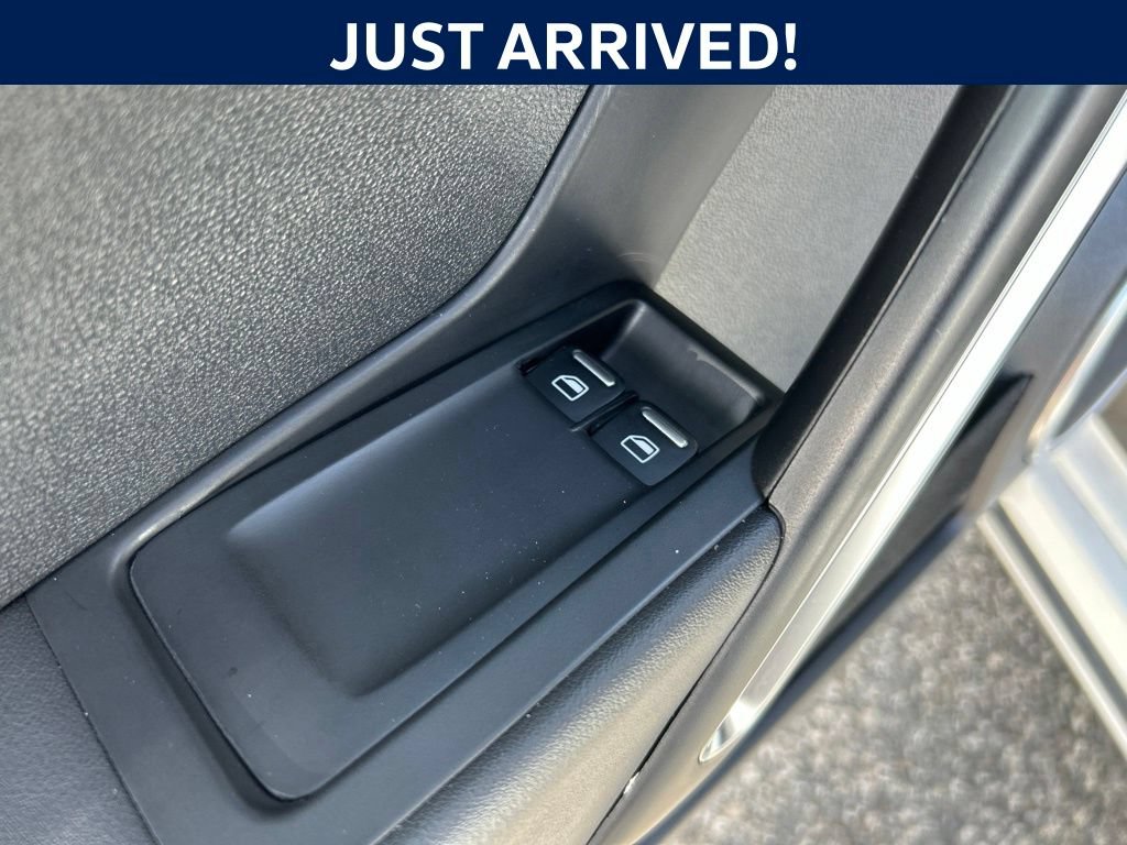 Used 2018 Volkswagen Beetle 2.0T Dune FWD image 8