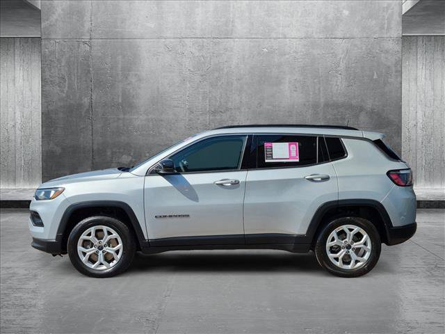 Used 2025 Jeep Compass Latitude AWD/4WD image 8