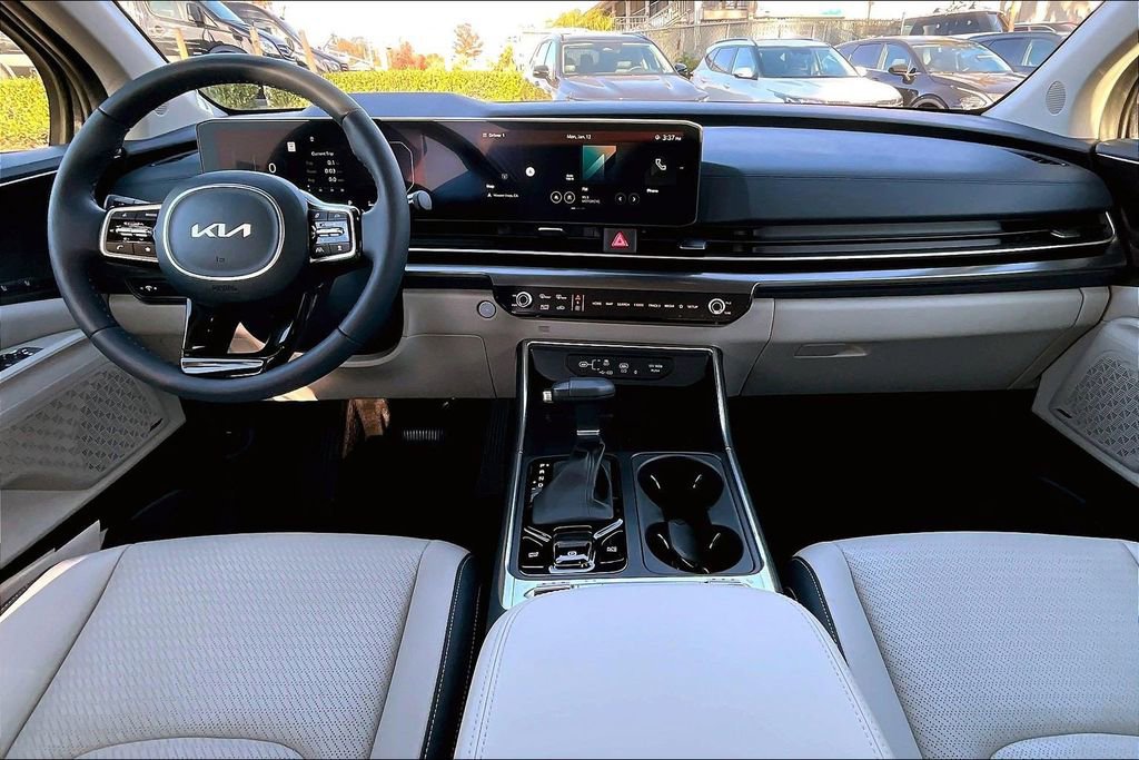 Certified 2025 Kia Carnival SX Prestige image 11
