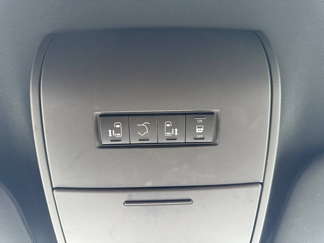 Used 2019 Dodge Grand Caravan SXT FWD image 16