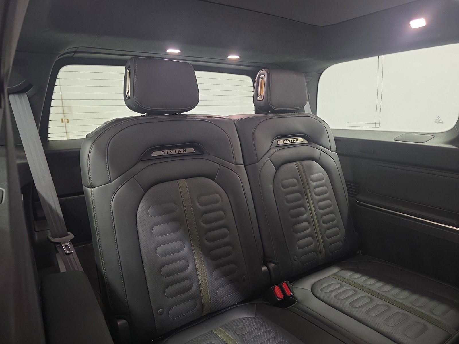 Used 2024 Rivian R1S Adventure AWD/4WD image 25