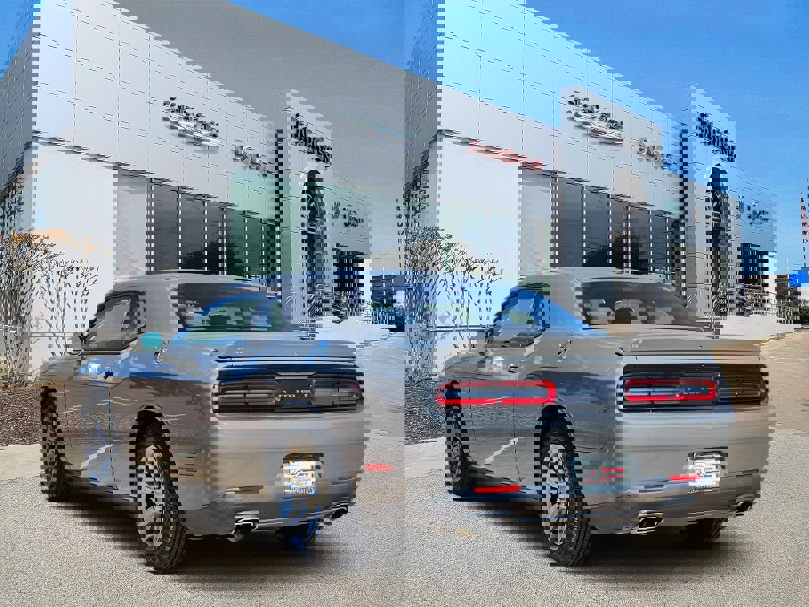 Used 2019 Dodge Challenger SXT image 2