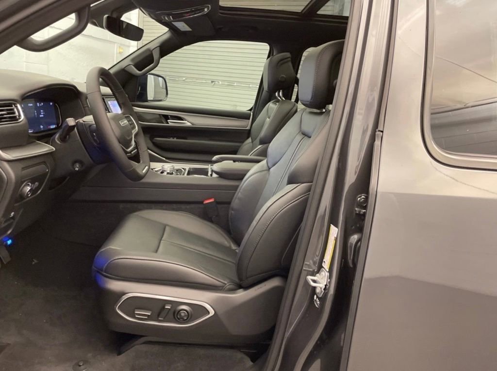 New 2025 Jeep Wagoneer 4WD w/ Premium Group I image 19