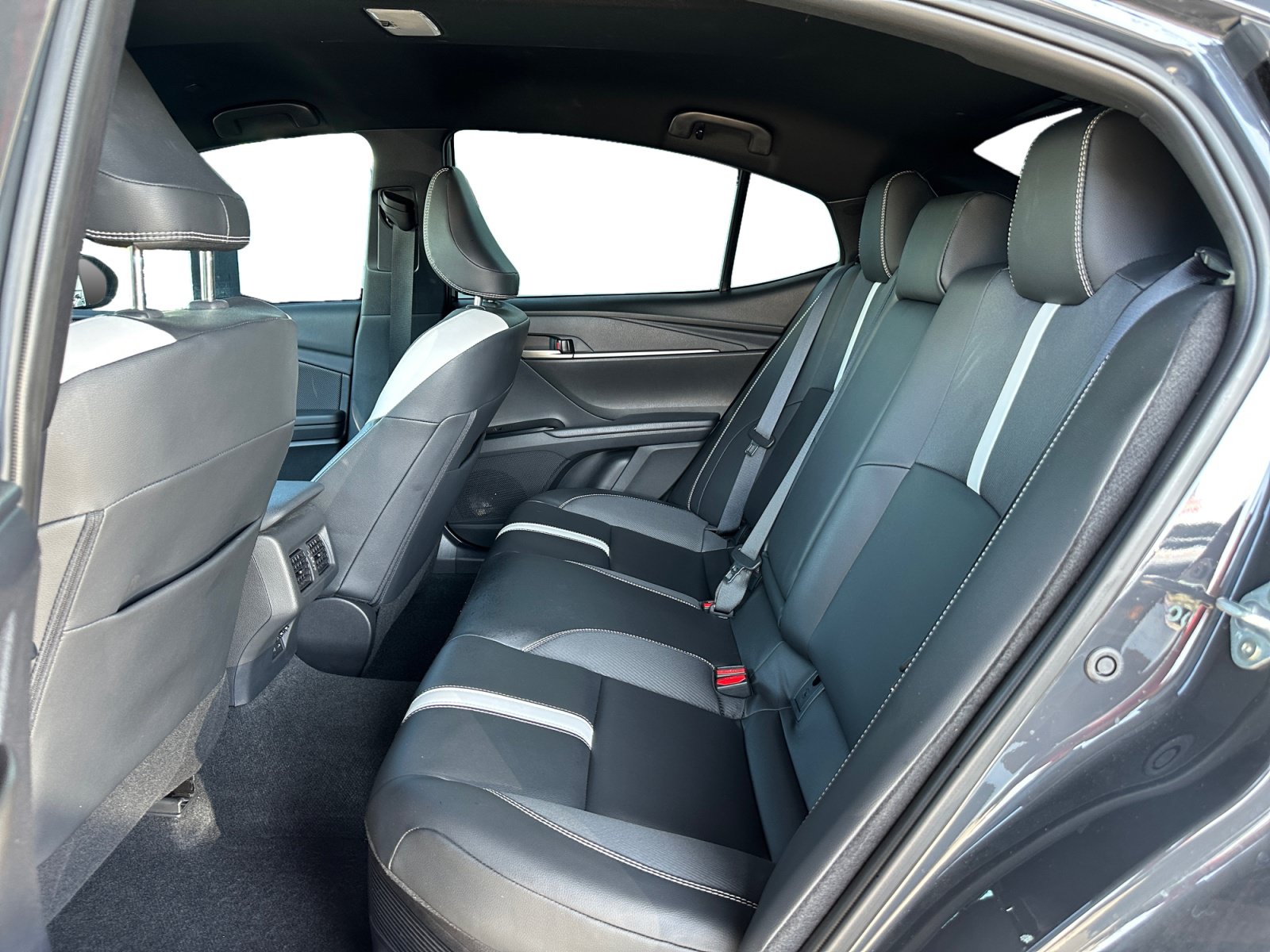 Used 2025 Toyota Camry SE w/ Convenience Package FWD image 13