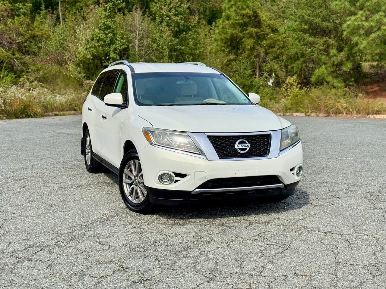 Used 2014 Nissan Pathfinder SV AWD/4WD image 2
