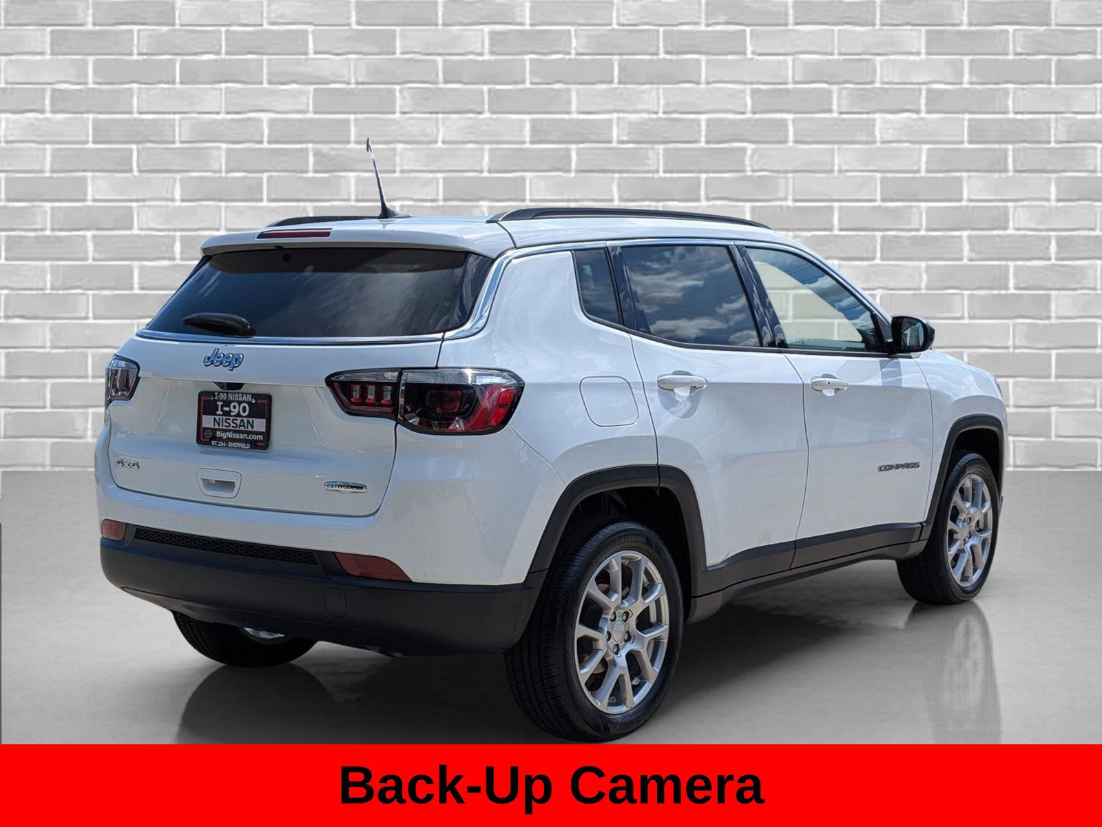 Used 2024 Jeep Compass Latitude AWD/4WD image 9