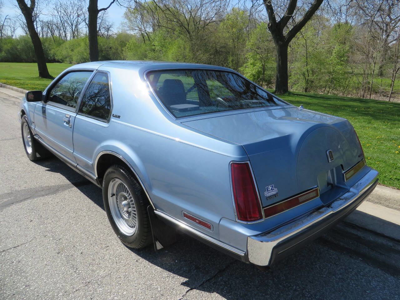 Used 1988 Lincoln Mark VII LSC RWD image 3