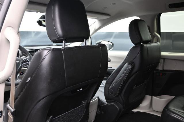 Used 2024 Chrysler Pacifica Touring-L FWD image 20