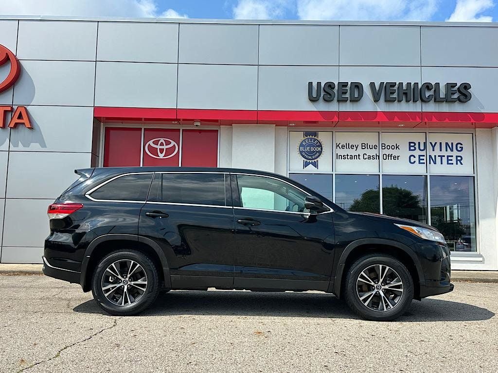 Used 2019 Toyota Highlander LE AWD/4WD image 8