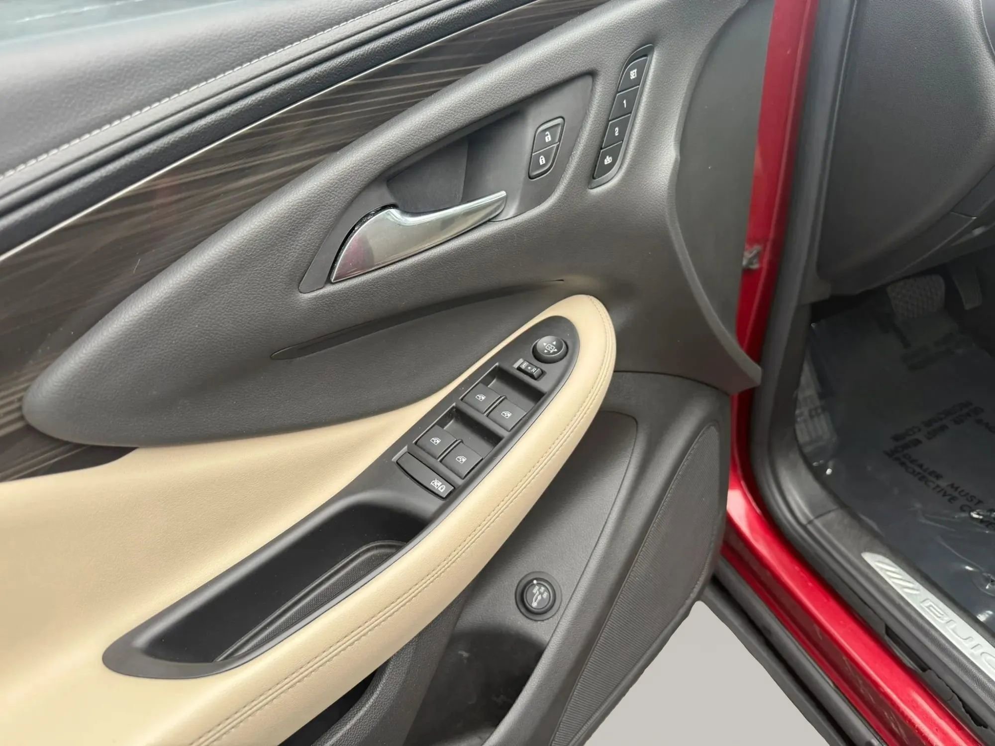 Used 2019 Buick Envision Essence FWD image 13