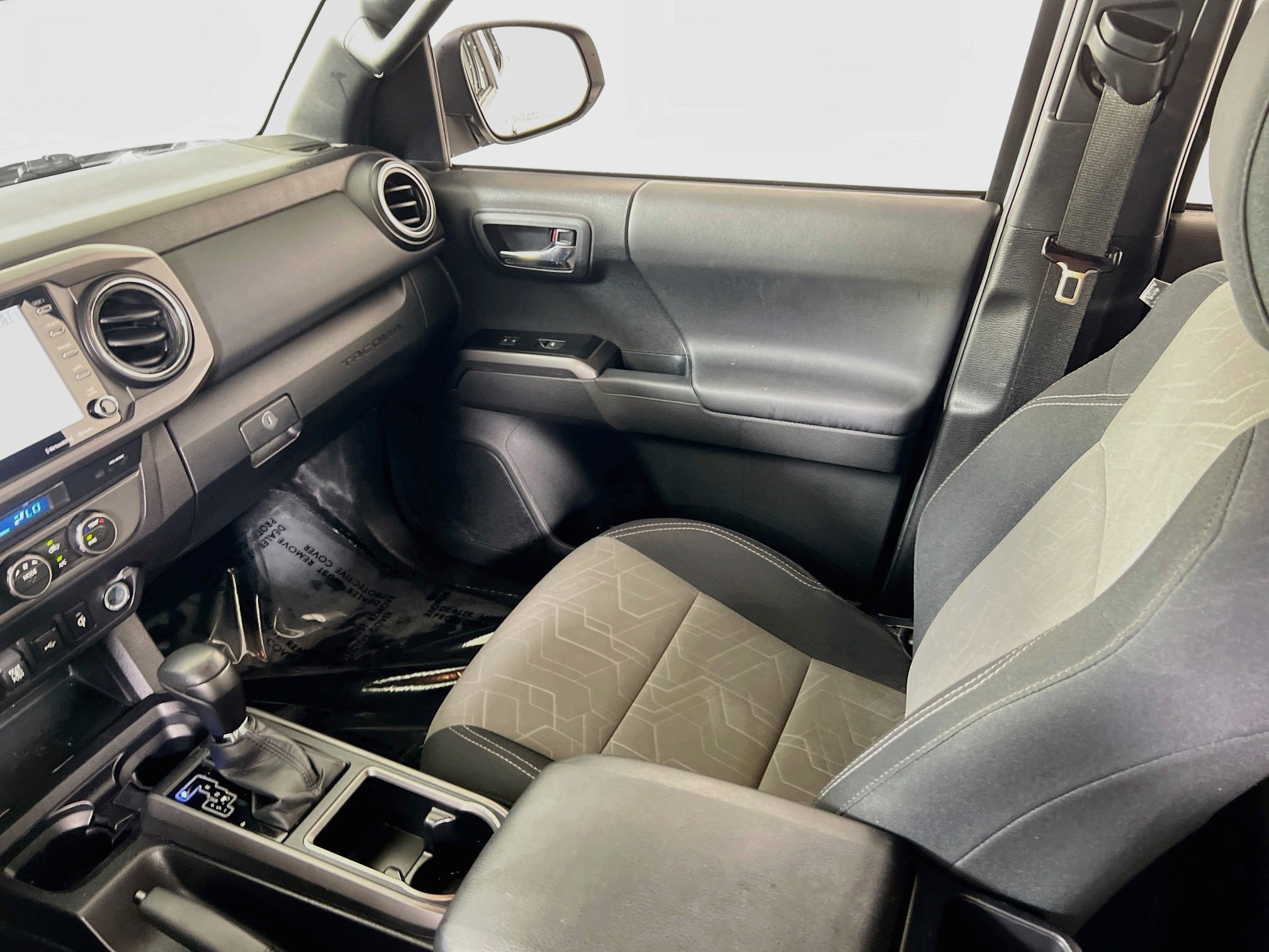 Used 2022 Toyota Tacoma TRD Sport AWD/4WD image 22