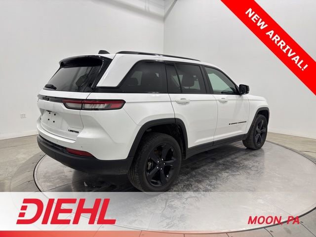 Used 2023 Jeep Grand Cherokee Limited w/ Black Appearance Package image 7