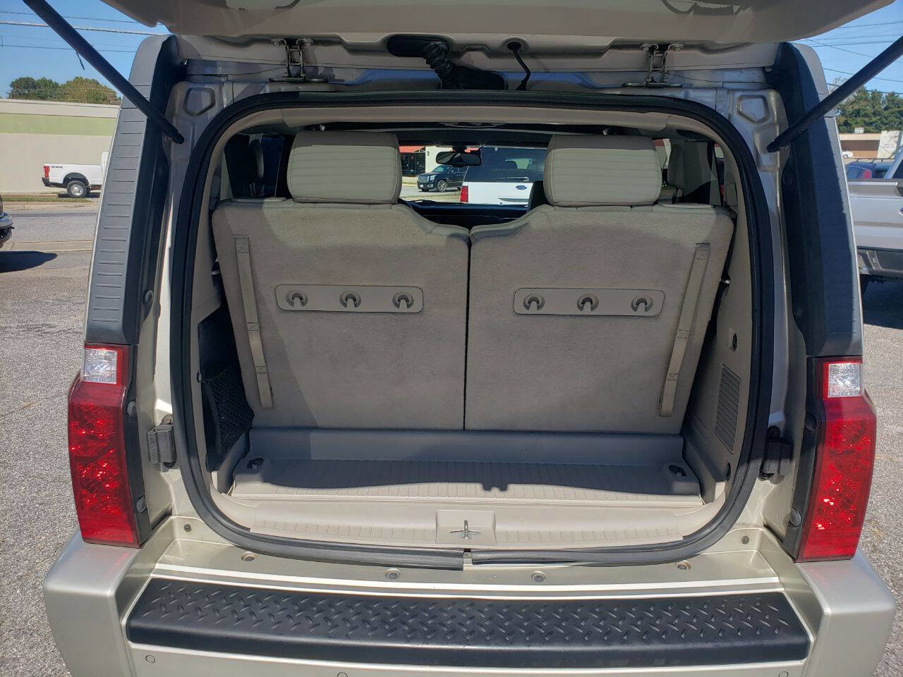 Used 2007 Jeep Commander Limited image 14