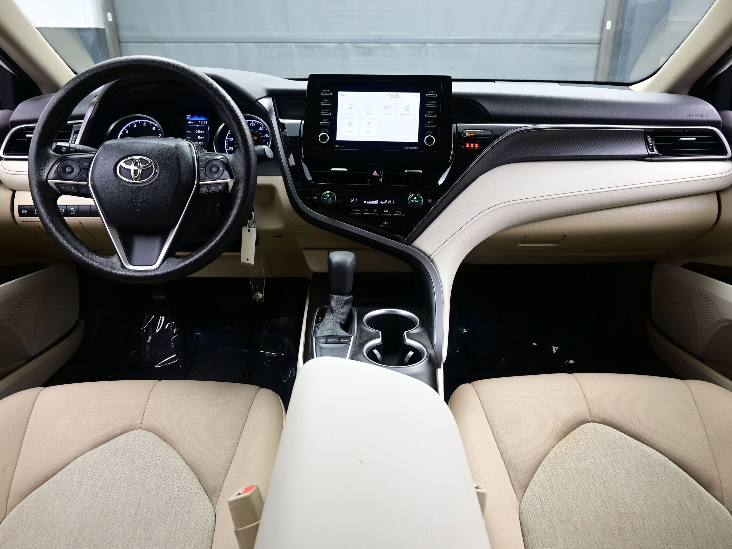 Used 2022 Toyota Camry LE image 17