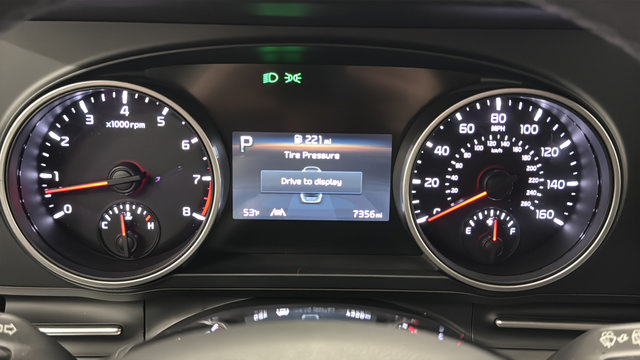 Used 2024 Kia Carnival LX FWD image 16