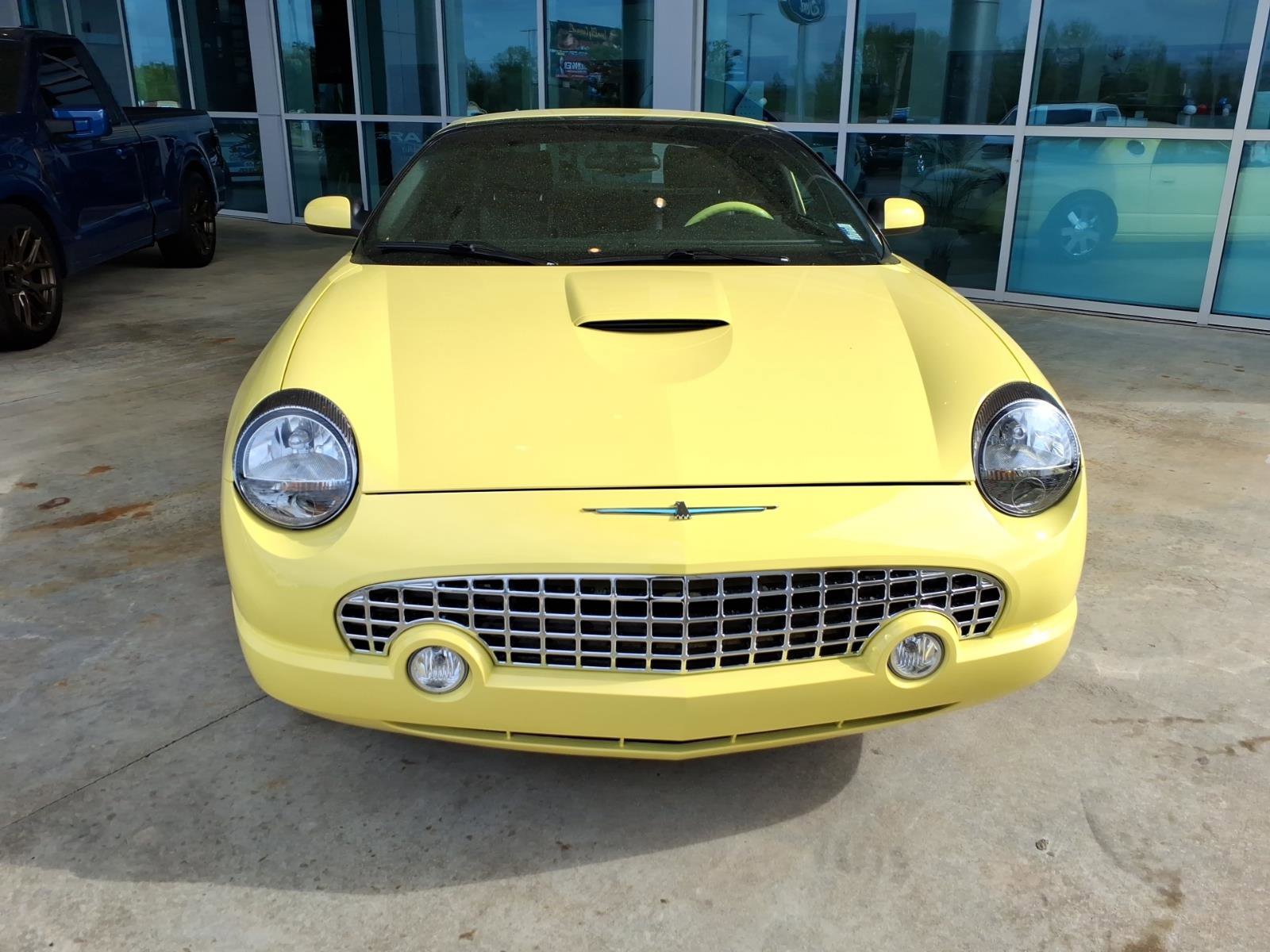 Used 2002 Ford Thunderbird Deluxe image 2