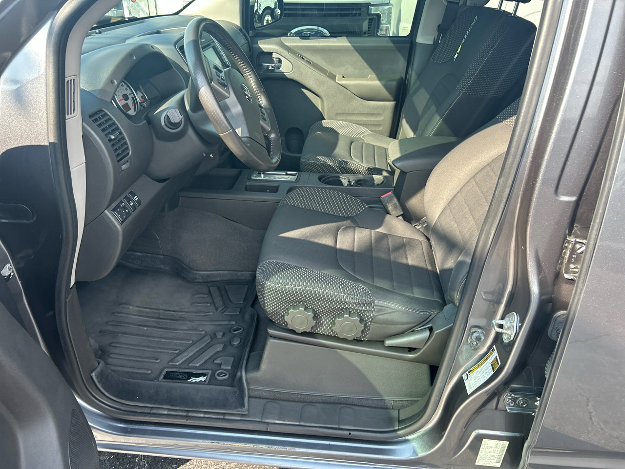 Used 2018 Nissan Frontier PRO-4X image 14