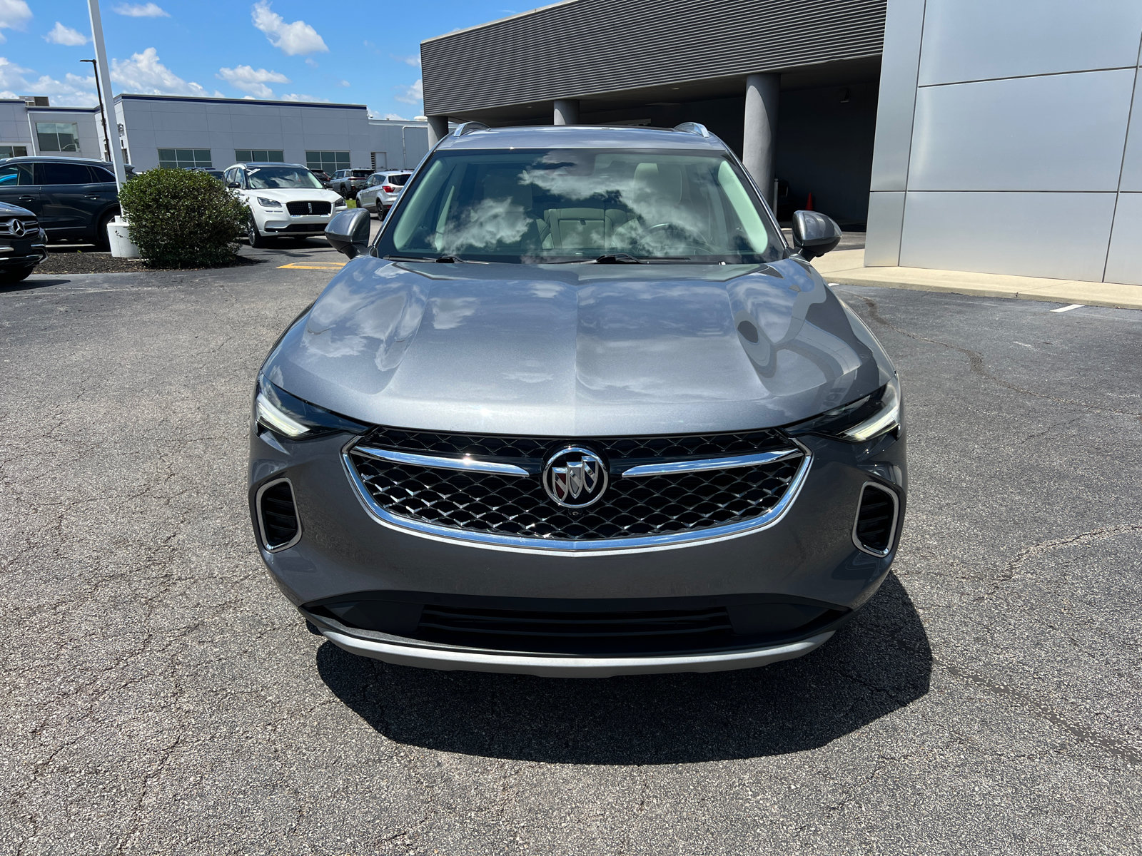 Used 2022 Buick Envision Avenir w/ Technology Package II FWD image 2