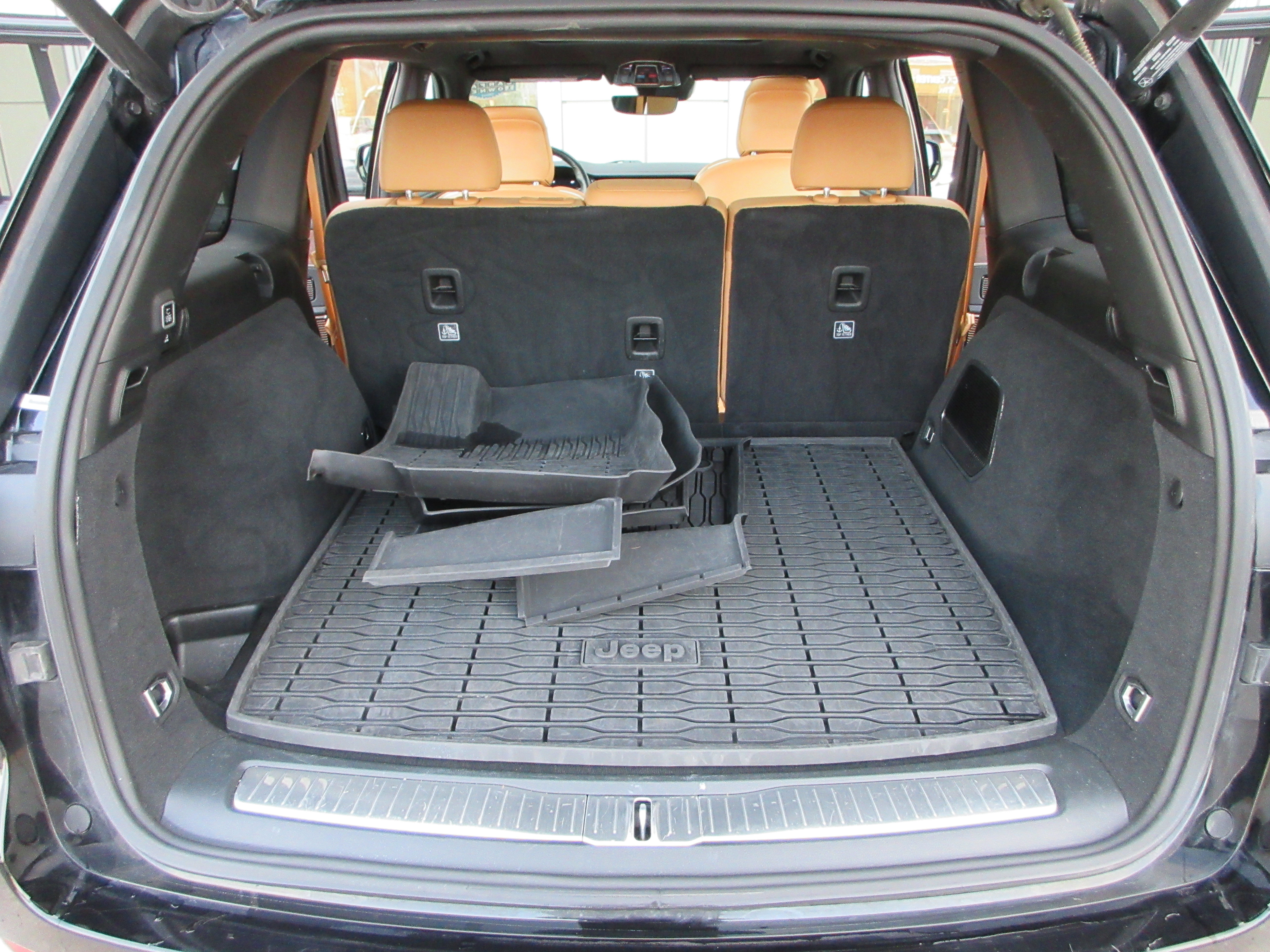 Used 2023 Jeep Grand Cherokee Summit w/ Luxury Tech Group V image 60