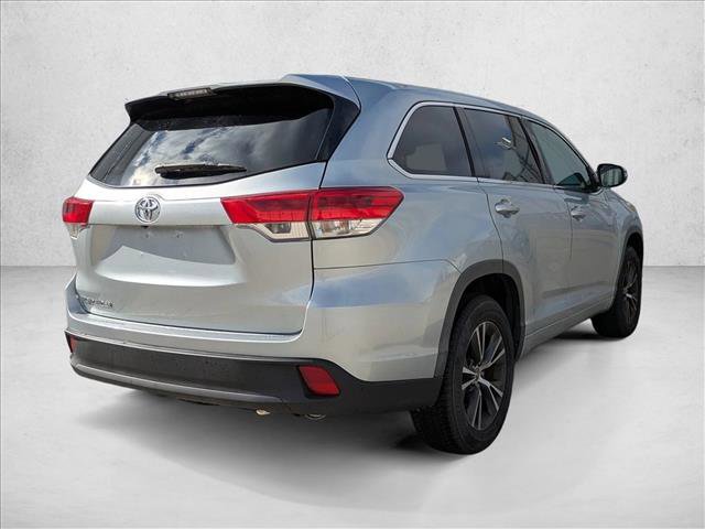 Used 2018 Toyota Highlander LE image 5