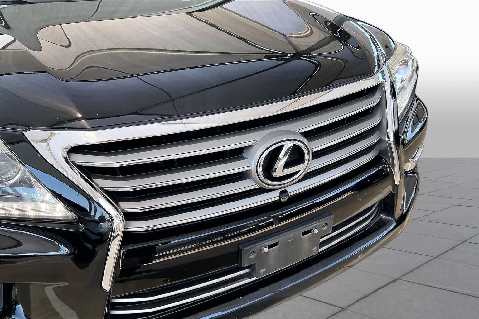 Used 2015 Lexus LX 570 4WD image 30