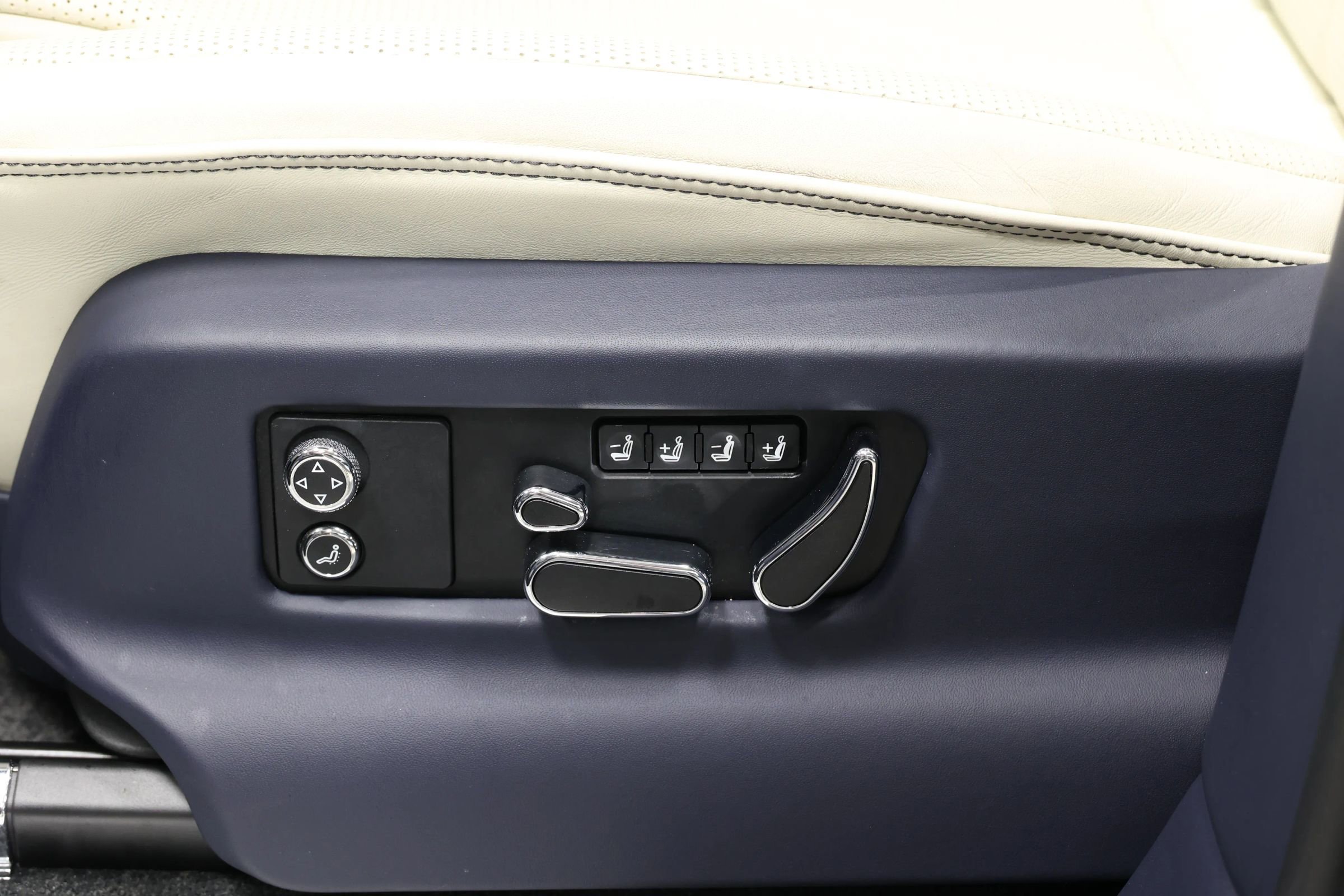 Used 2022 Bentley Bentayga image 17