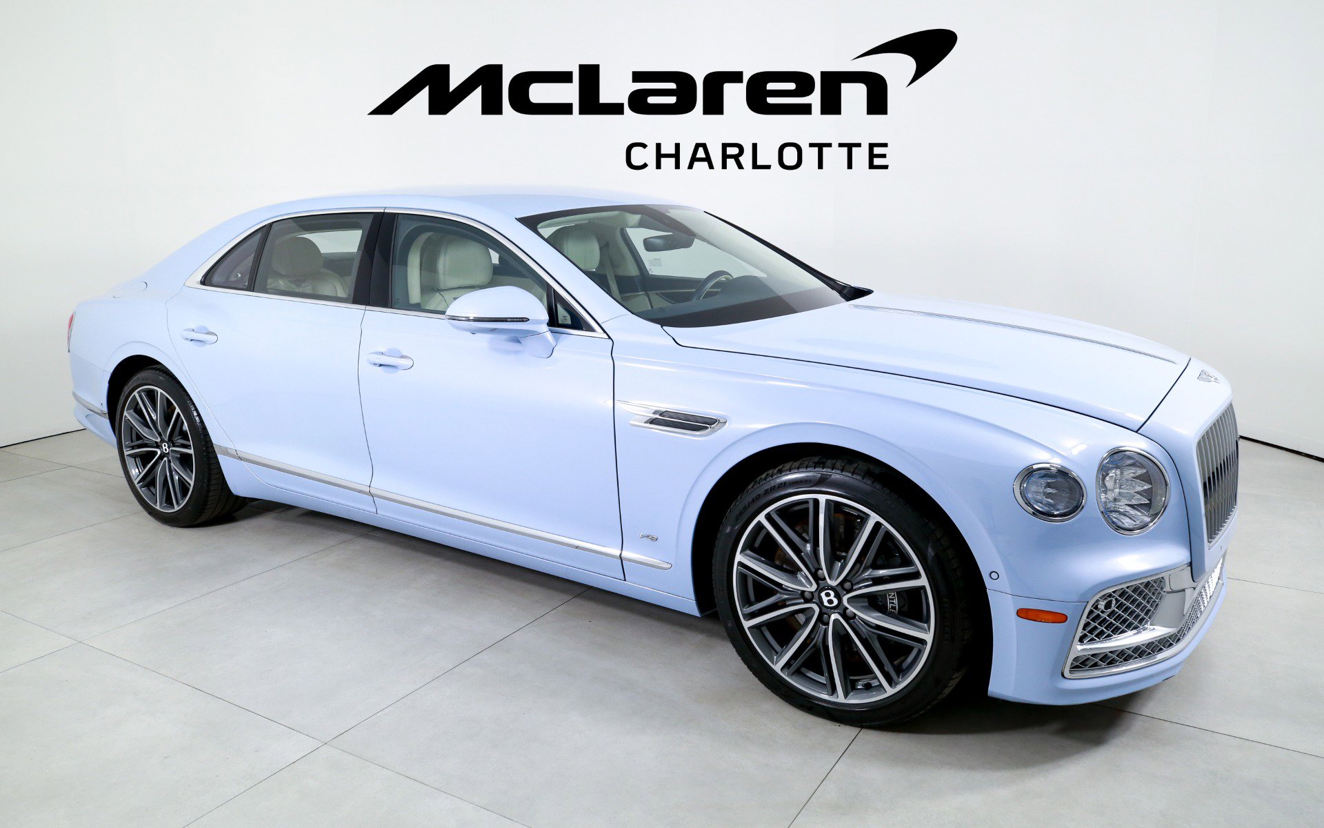 Used 2022 Bentley Flying Spur V8 image 2