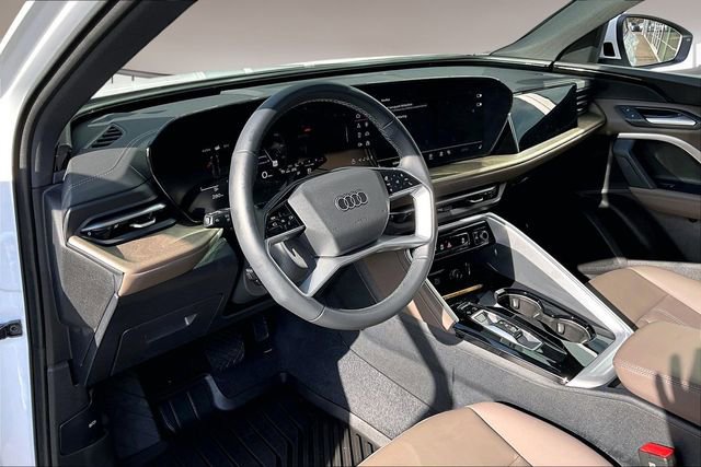 Used 2025 Audi Q5 Premium w/ Convenience Package image 17
