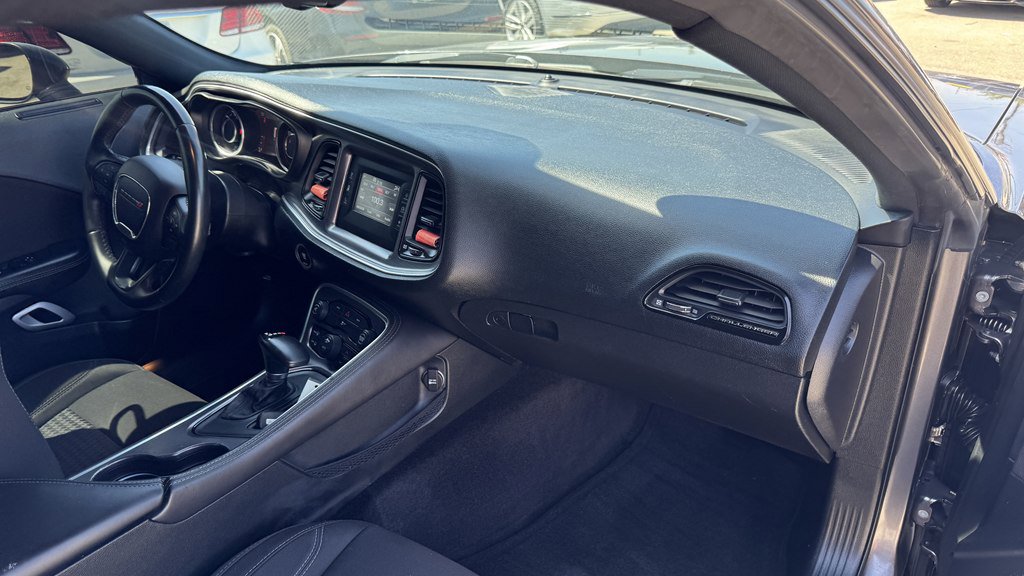 Used 2015 Dodge Challenger SXT RWD image 23