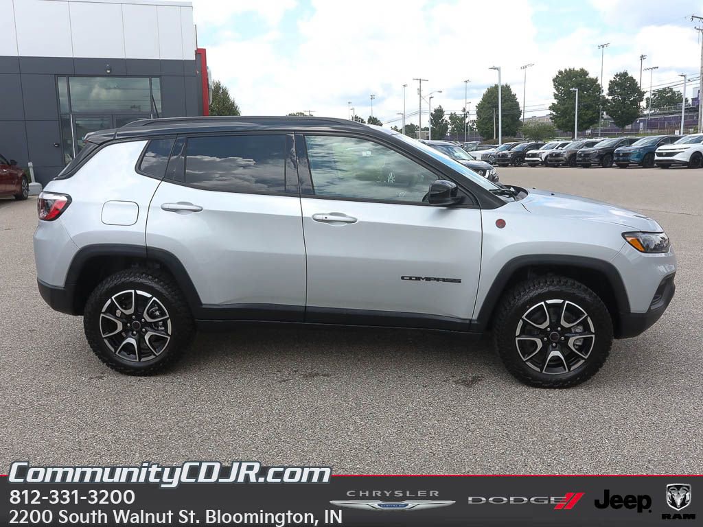 New 2025 Jeep Compass Trailhawk w/ Sun & Sound Group image 8