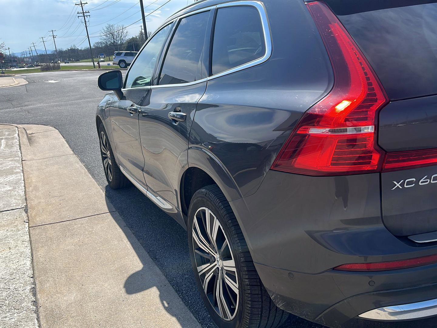 Used 2022 Volvo XC60 T8 Inscription w/ Advanced Package image 9