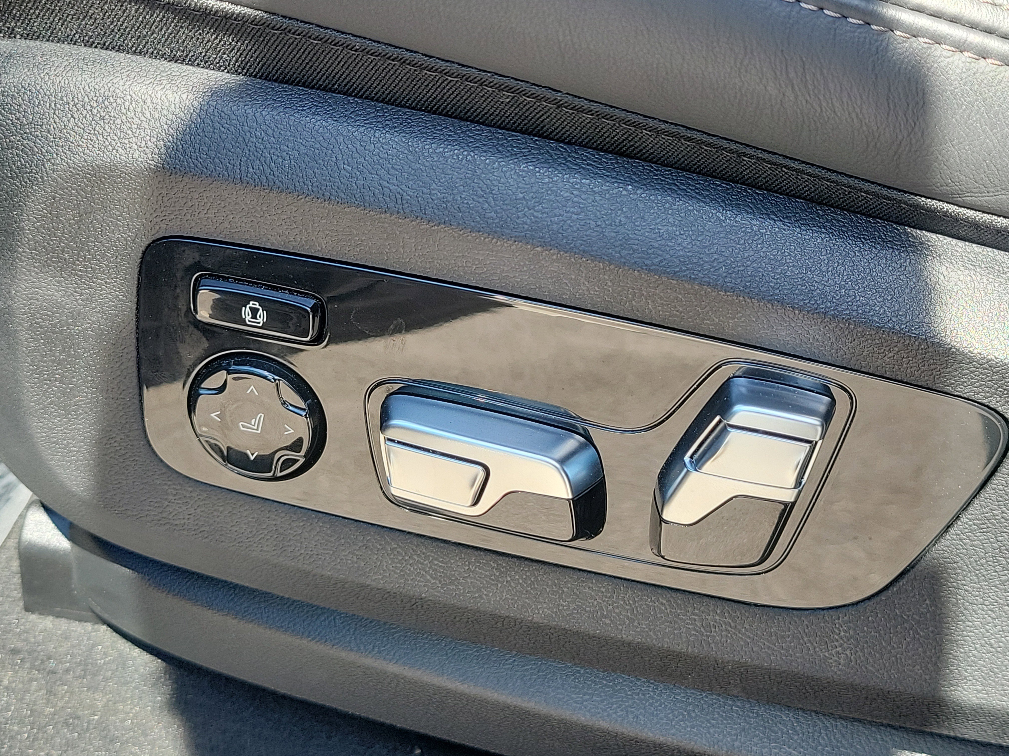 Used 2024 BMW ALPINA XB7 image 25