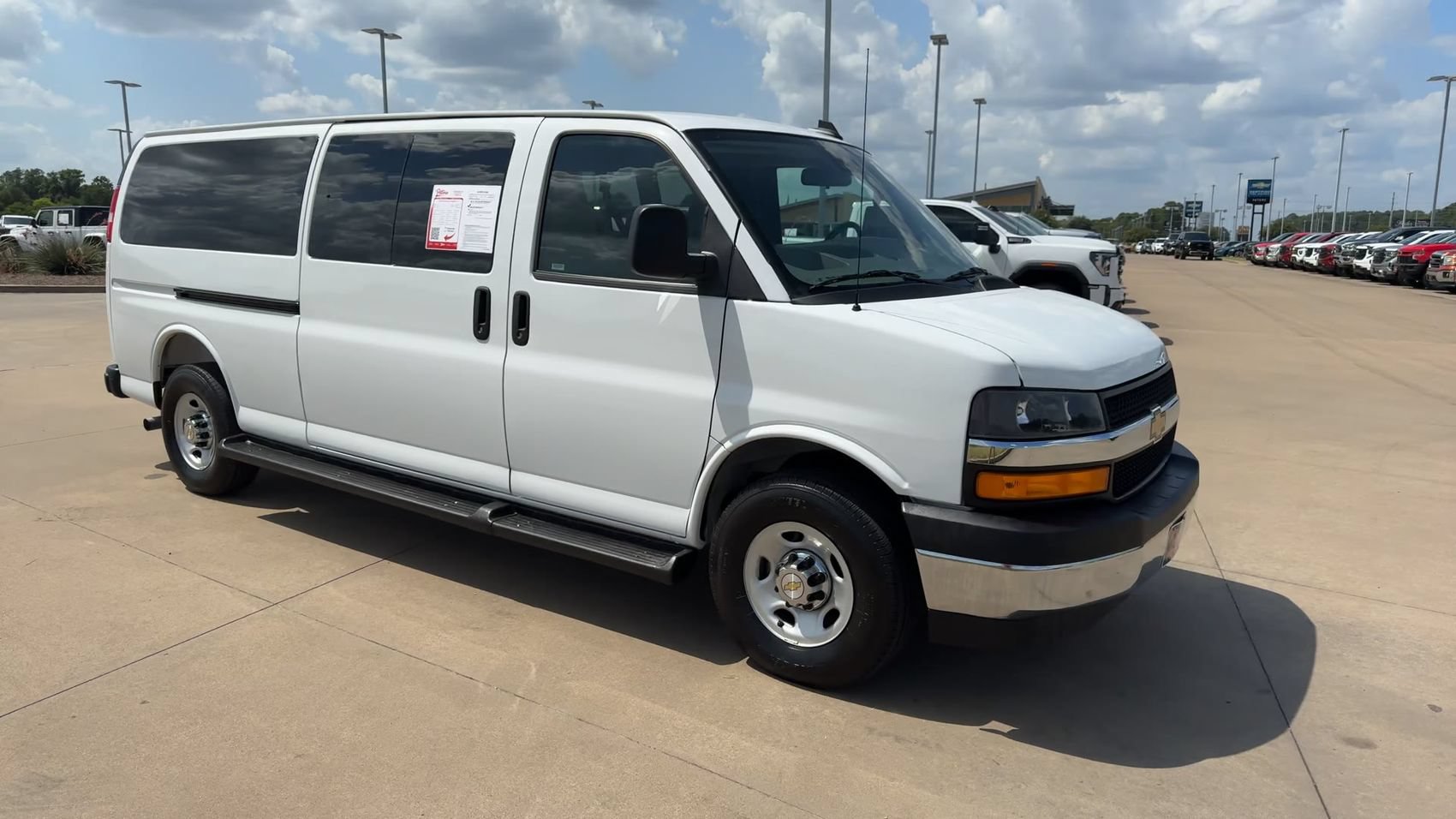 Used 2025 Chevrolet Express 3500 LT w/ LT Preferred Equipment Group RWD image 3