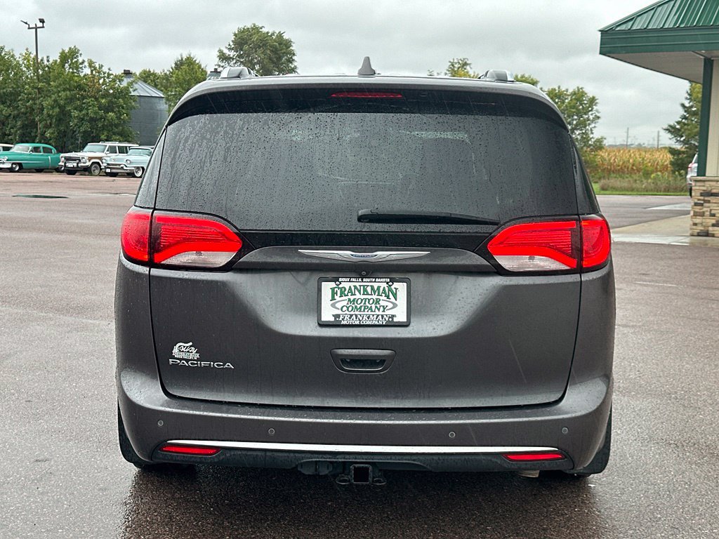 Used 2018 Chrysler Pacifica Touring-L Plus FWD image 37