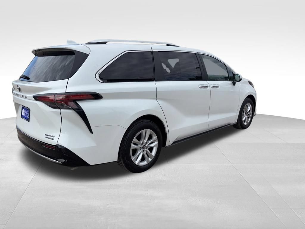 Used 2023 Toyota Sienna Limited AWD/4WD image 7