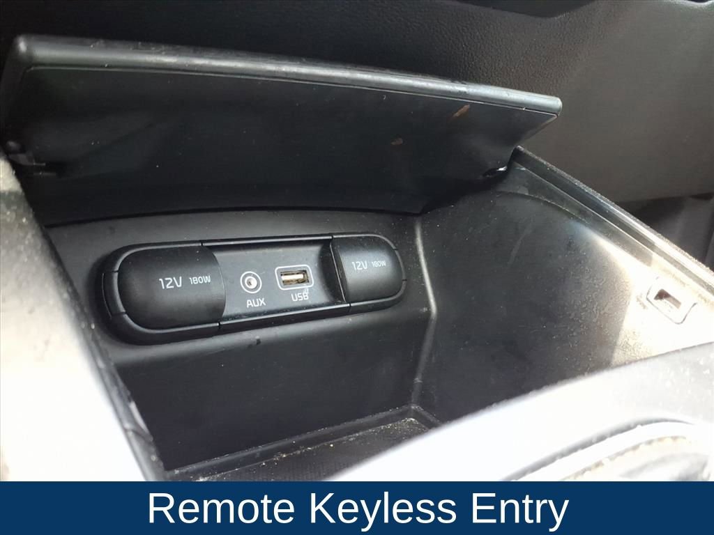 Used 2017 Kia Sorento LX w/ LX Convenience Package image 8